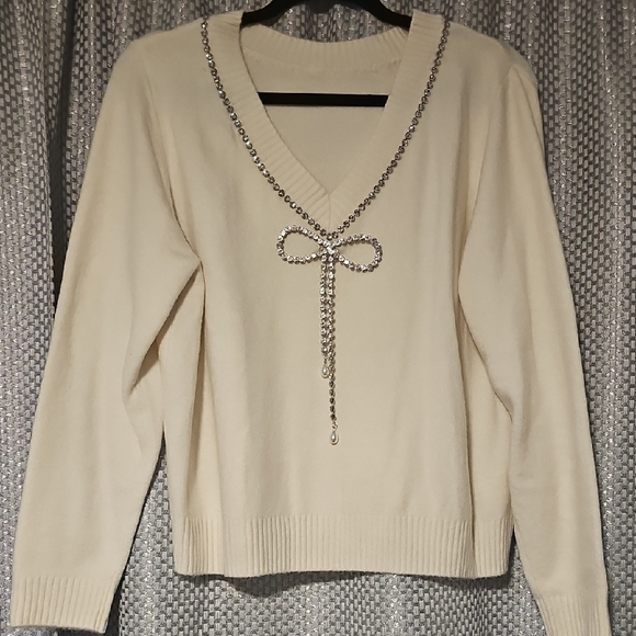 LOFT Sweaters - LOFT Cream V-Neck Sweater with Rhinestone Bow